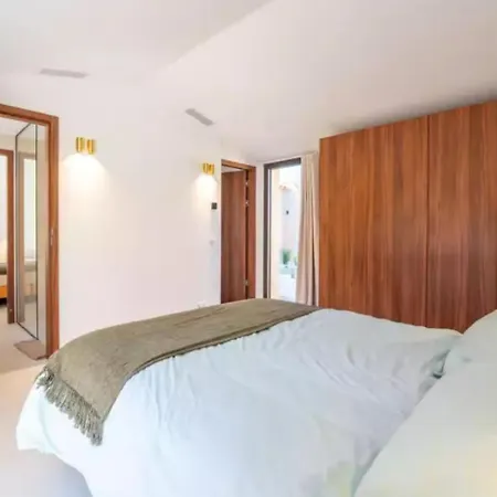 Barra 105 Acces Private Pool فيلة